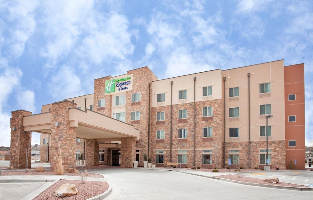 Holiday Inn Express Hotel & Suites Gallup East — 3