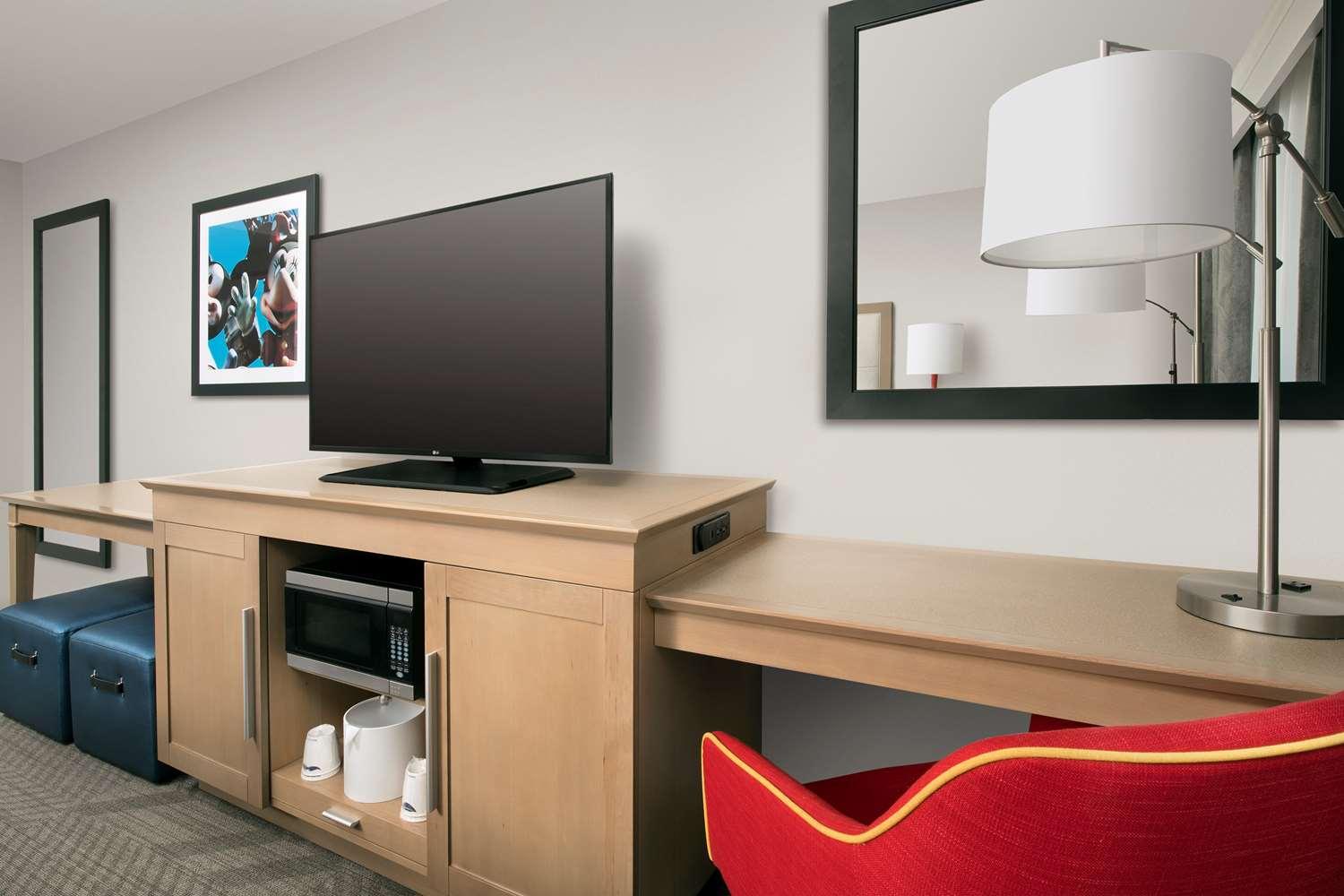 Hampton Inn & Suites Anaheim - Garden Grove — 4