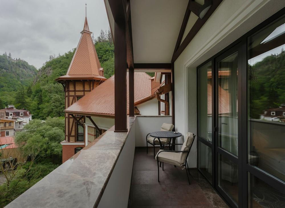 CROWNE PLAZA BORJOMI — 5