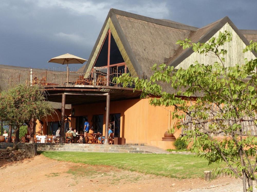 OPUWO COUNTRY HOTEL — 2