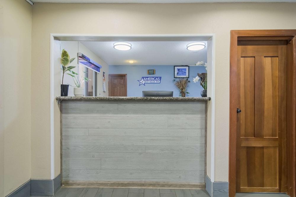 Americas Best Value Inn Fargo — 9