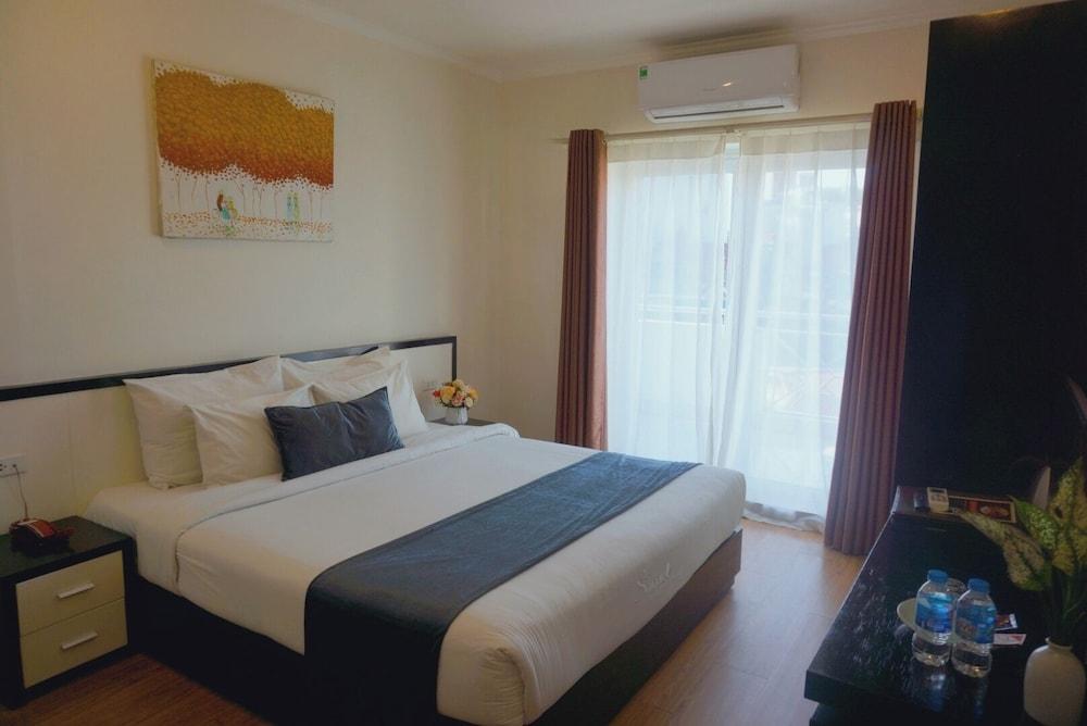 Rising Dragon Estate Hotel — 7