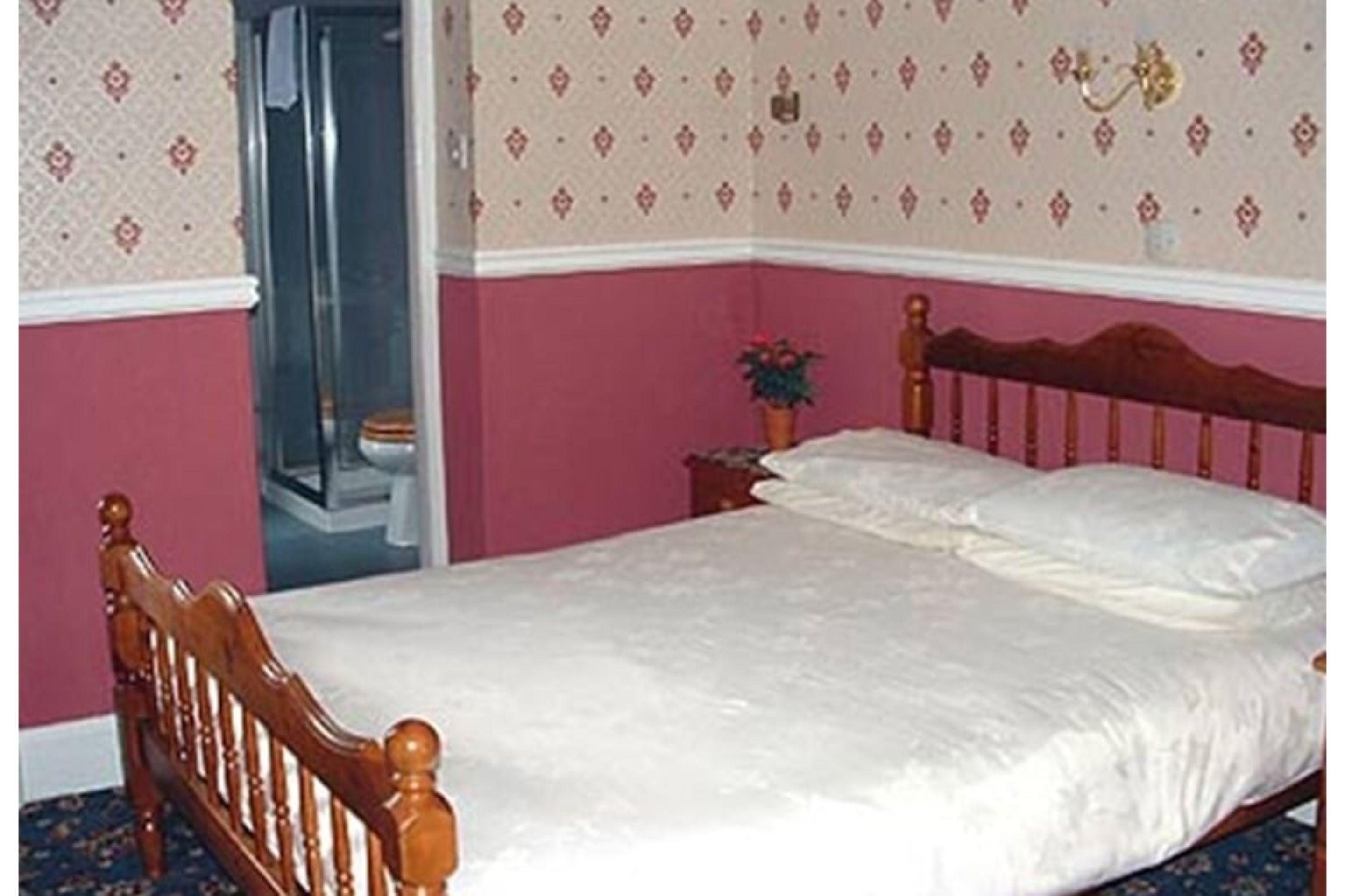 OYO Cedar Villa Guest House — 8