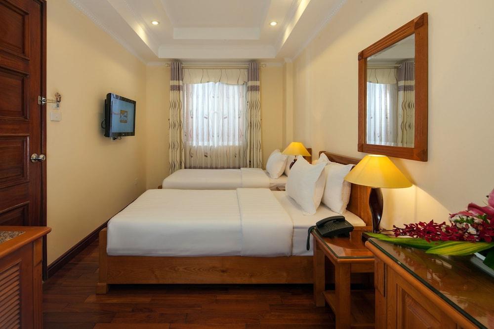 LUCKY 3 HOTEL — 10