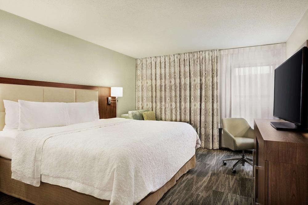 HAMPTON INN FINDLAY — 8