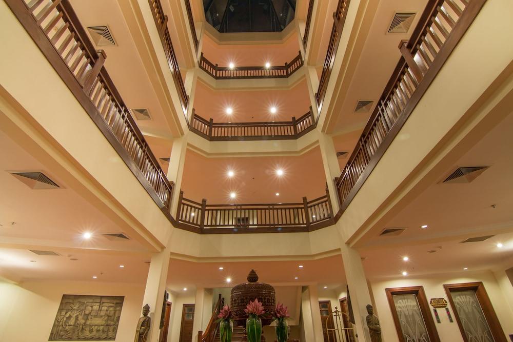 ANGKOR PALACE RESORT & SPA — 6