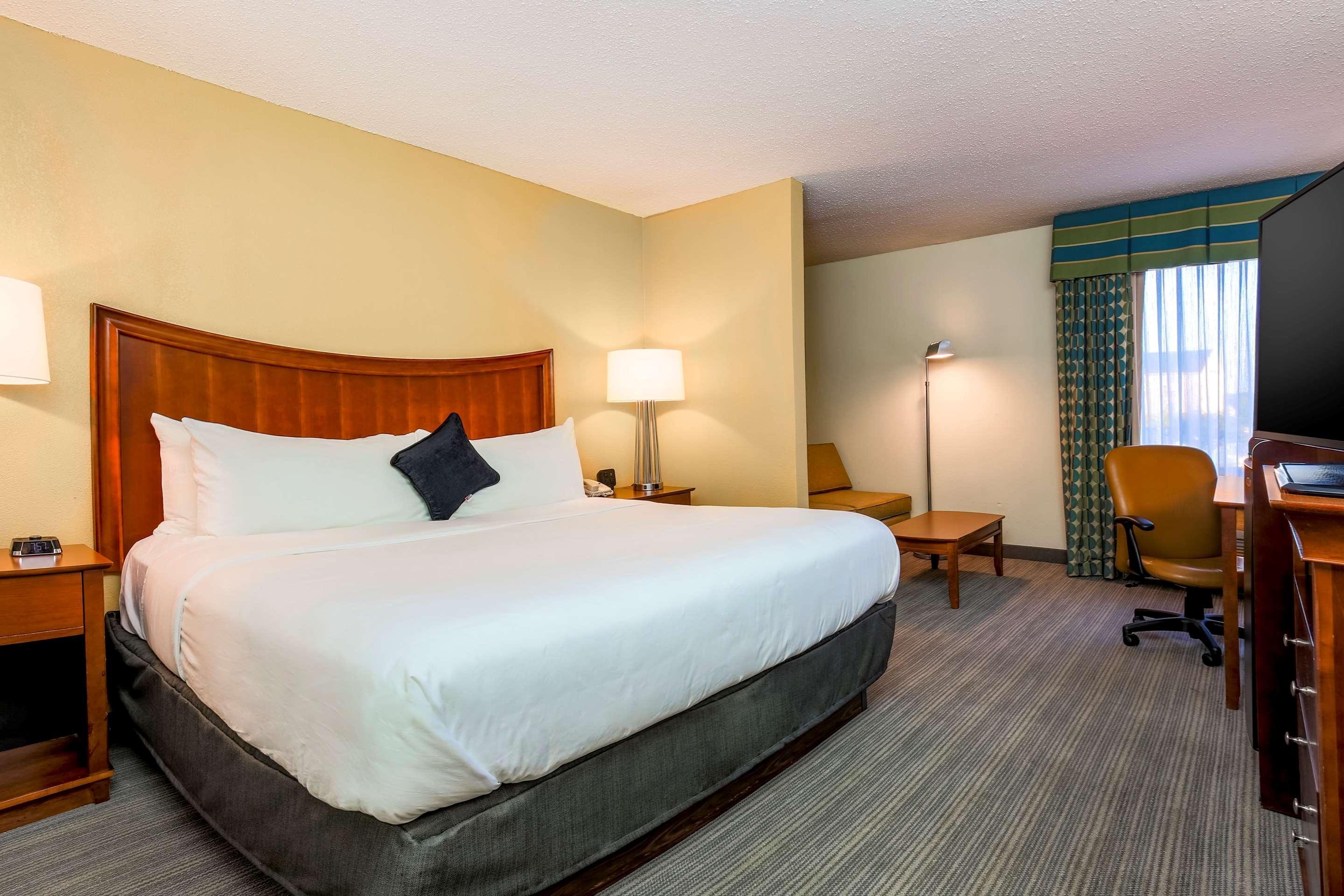 Red Lion Inn & Suites Hattiesburg — 7