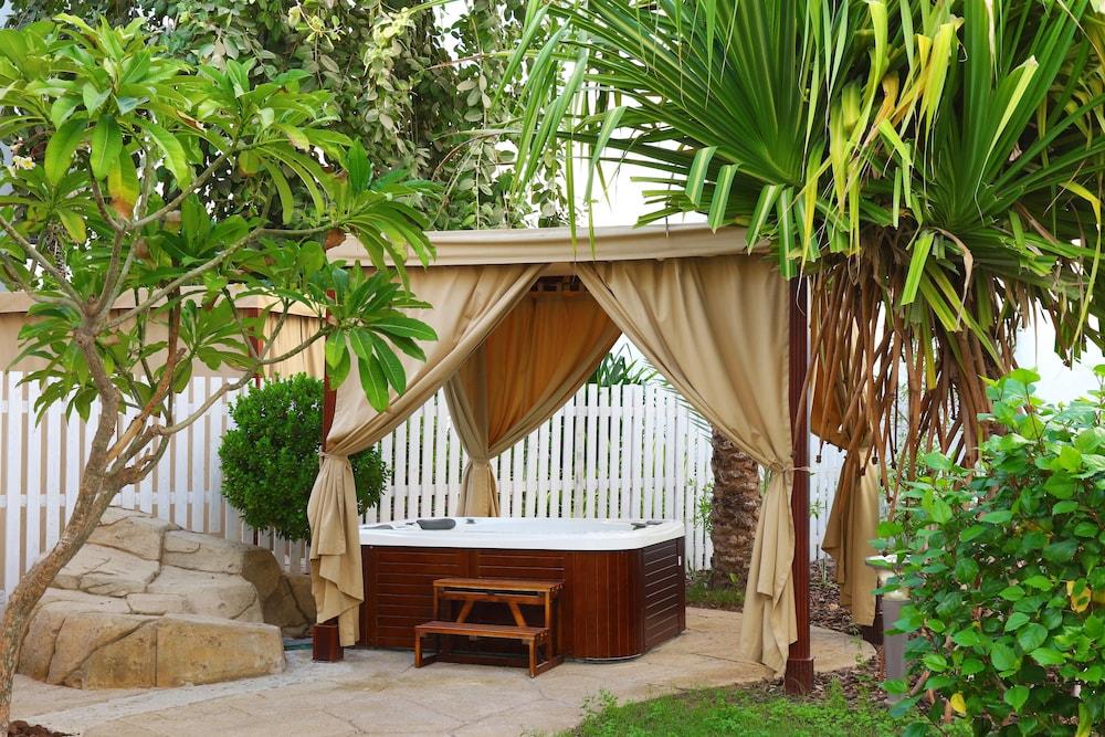 Dubai Marine Beach Resort And Spa — 8