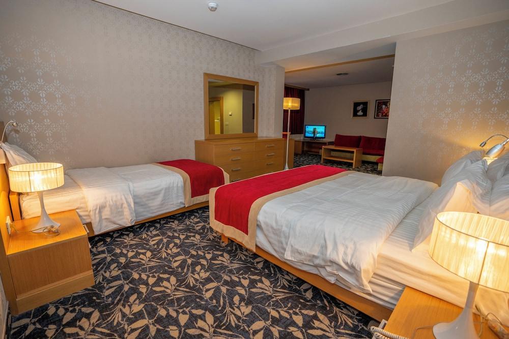 HOTEL COLOSSEO — 8