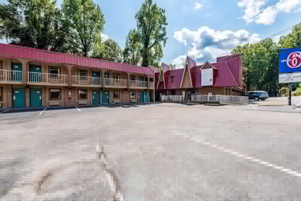 Motel6 Gatlinburg, TN - Smoky Mountains — 2