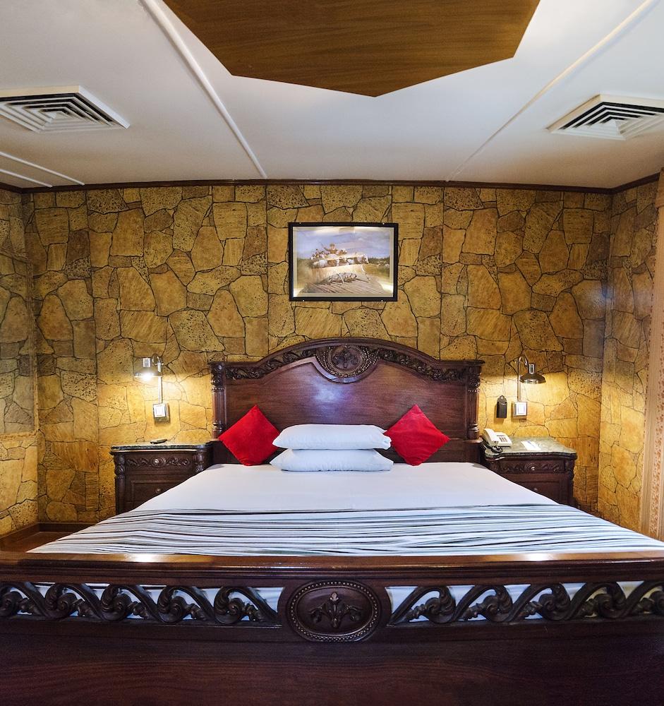 Hotel Galaxy Karachi — 10