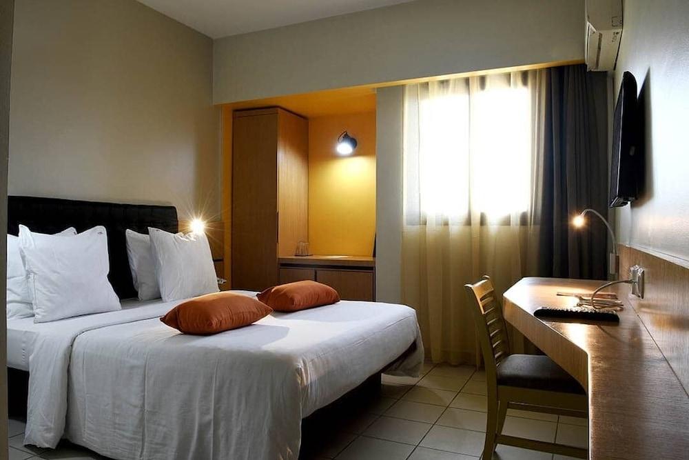 Planet Hotel — 10