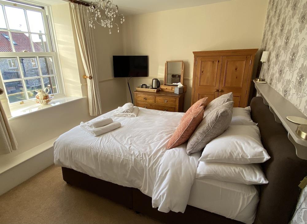 Plumpton Court — 9