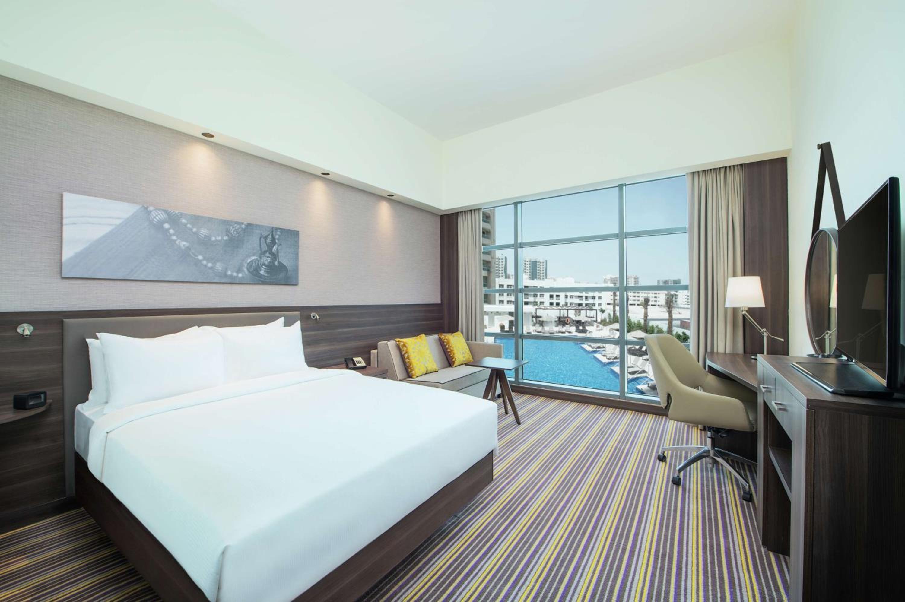 Hampton by Hilton Dubai Airport — 8