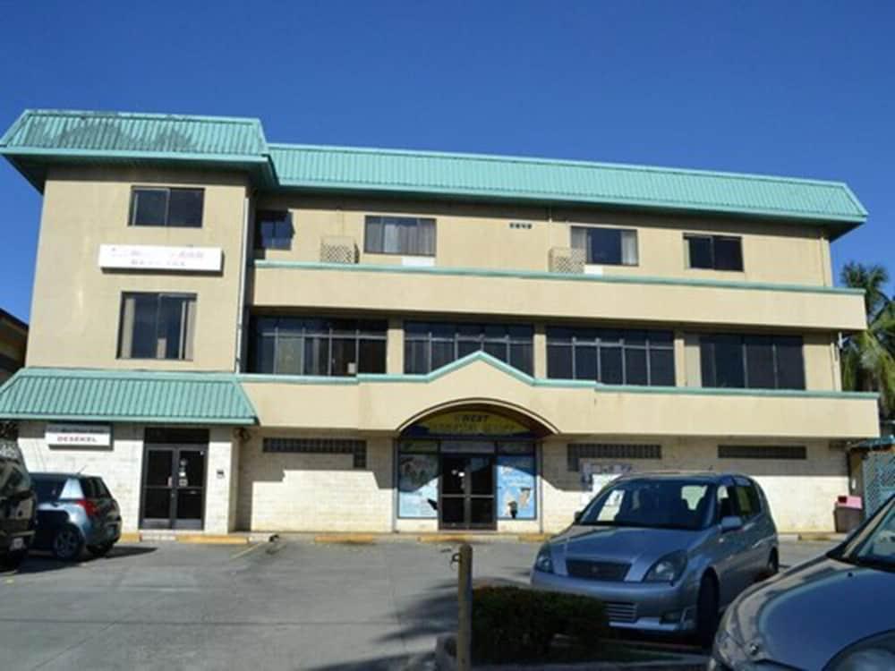West Plaza Hotel Desekel — 3