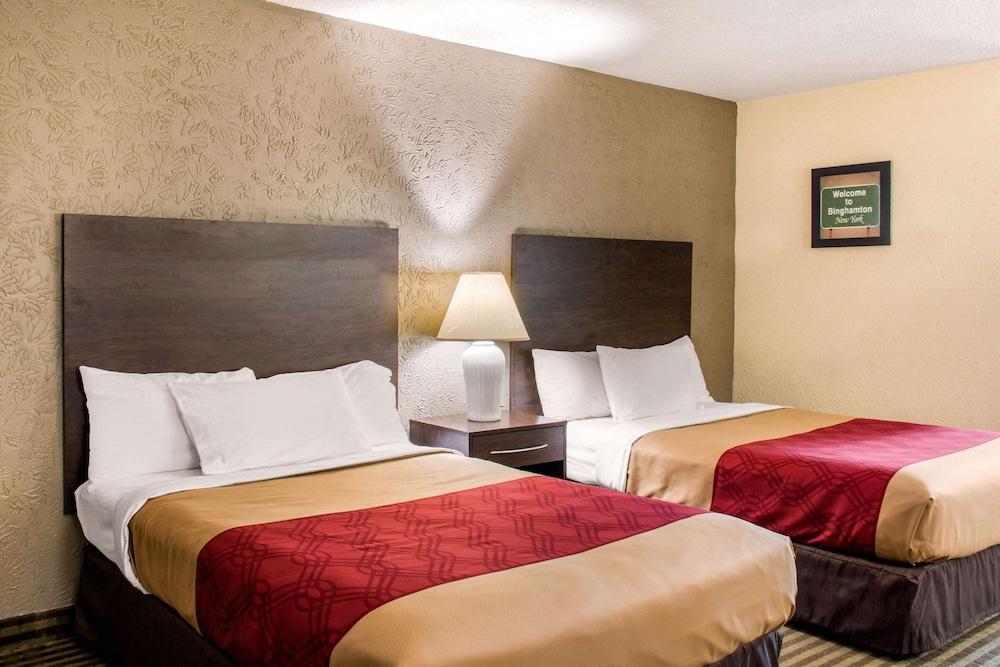 Econo Lodge Inn And Suites — 5