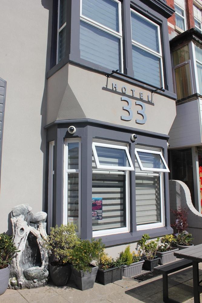Hotel  33 — 2