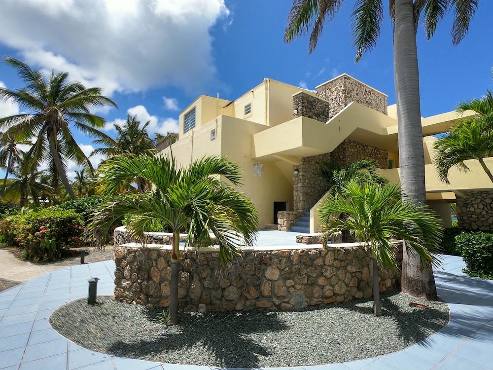 THE PALMS AT PELICAN COVE