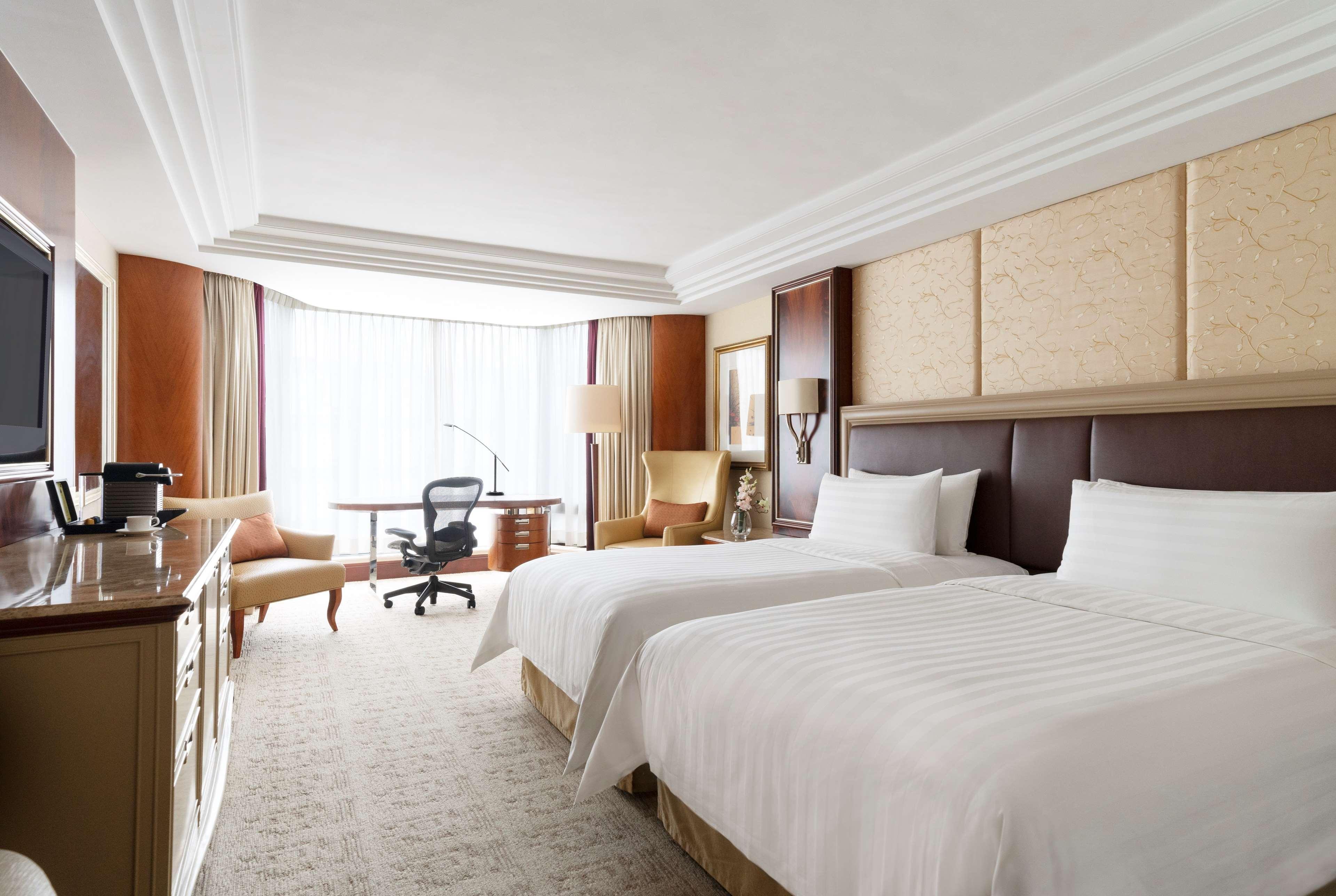 Kowloon Shangri-La Hong Kong 83218 — 9