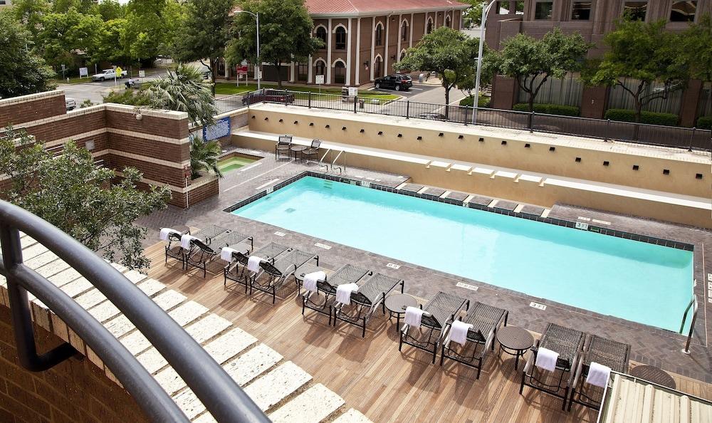 DoubleTree Suites by Hilton Austin Downtown Capitol — 9