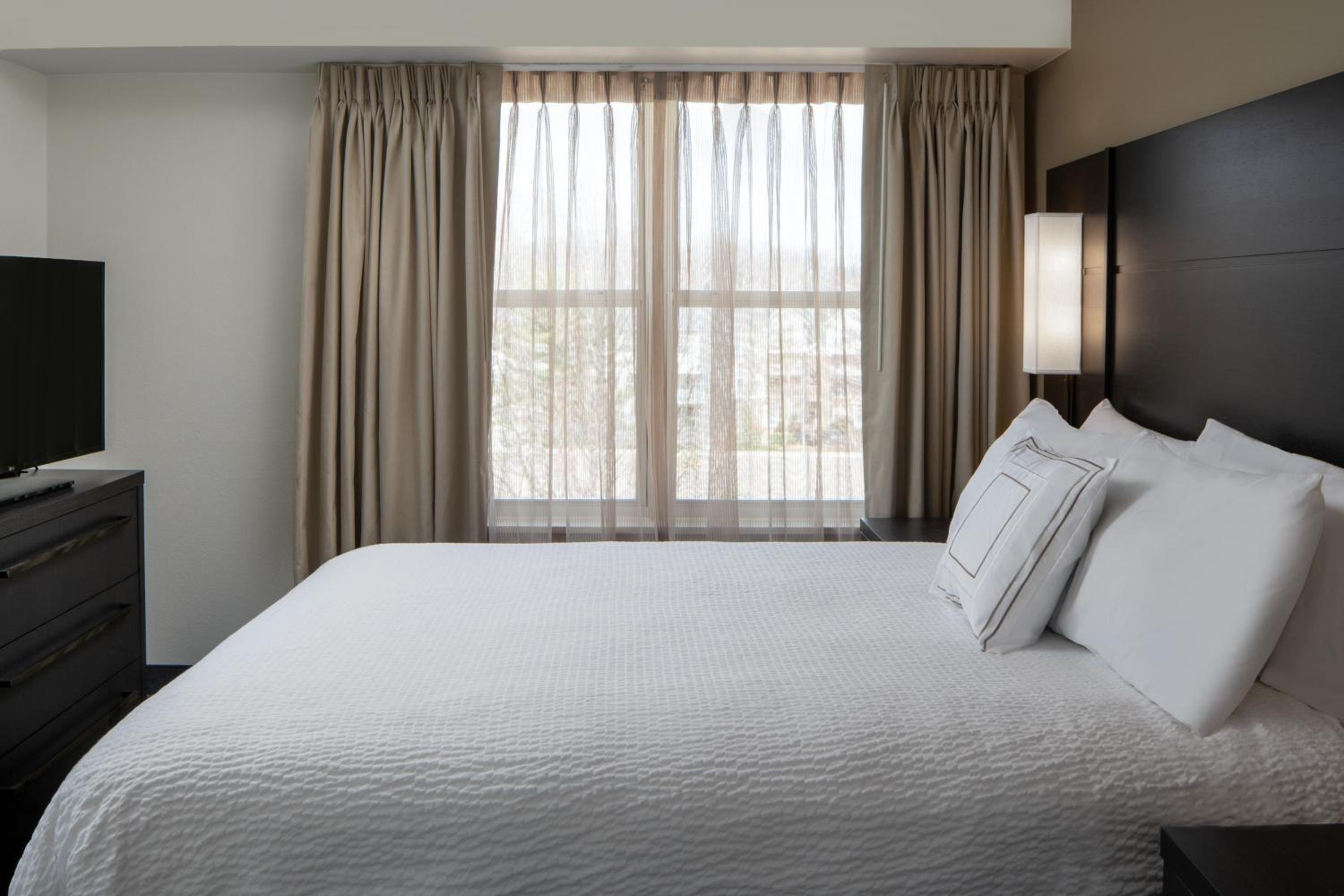 Sonesta ES Suites Fairfax Fair Lakes — 10