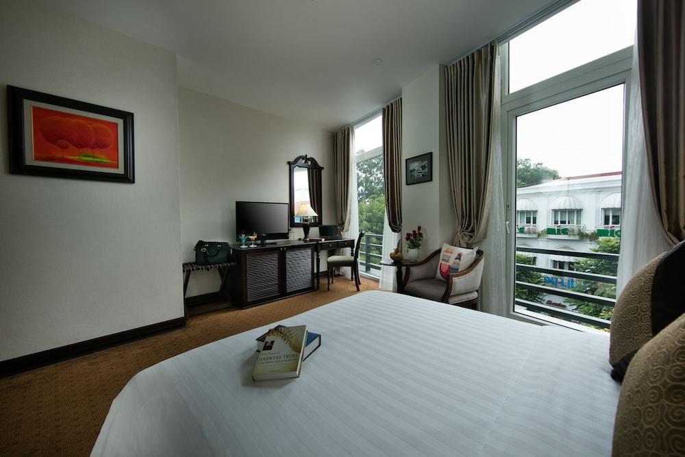 Zephyr Suites Boutique Hotel — 9