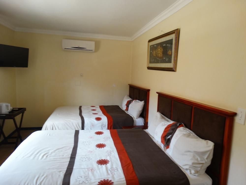 Global Village Guesthouse — 10