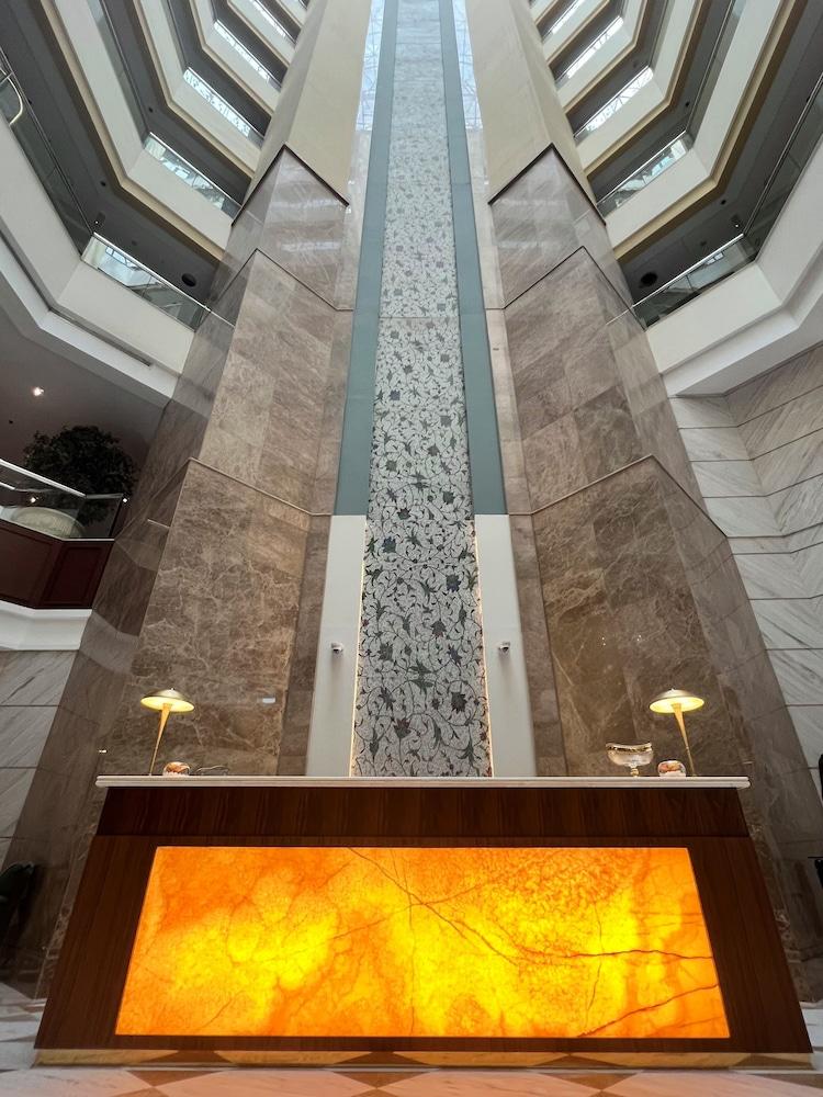 City Seasons Suites Dubai — 4