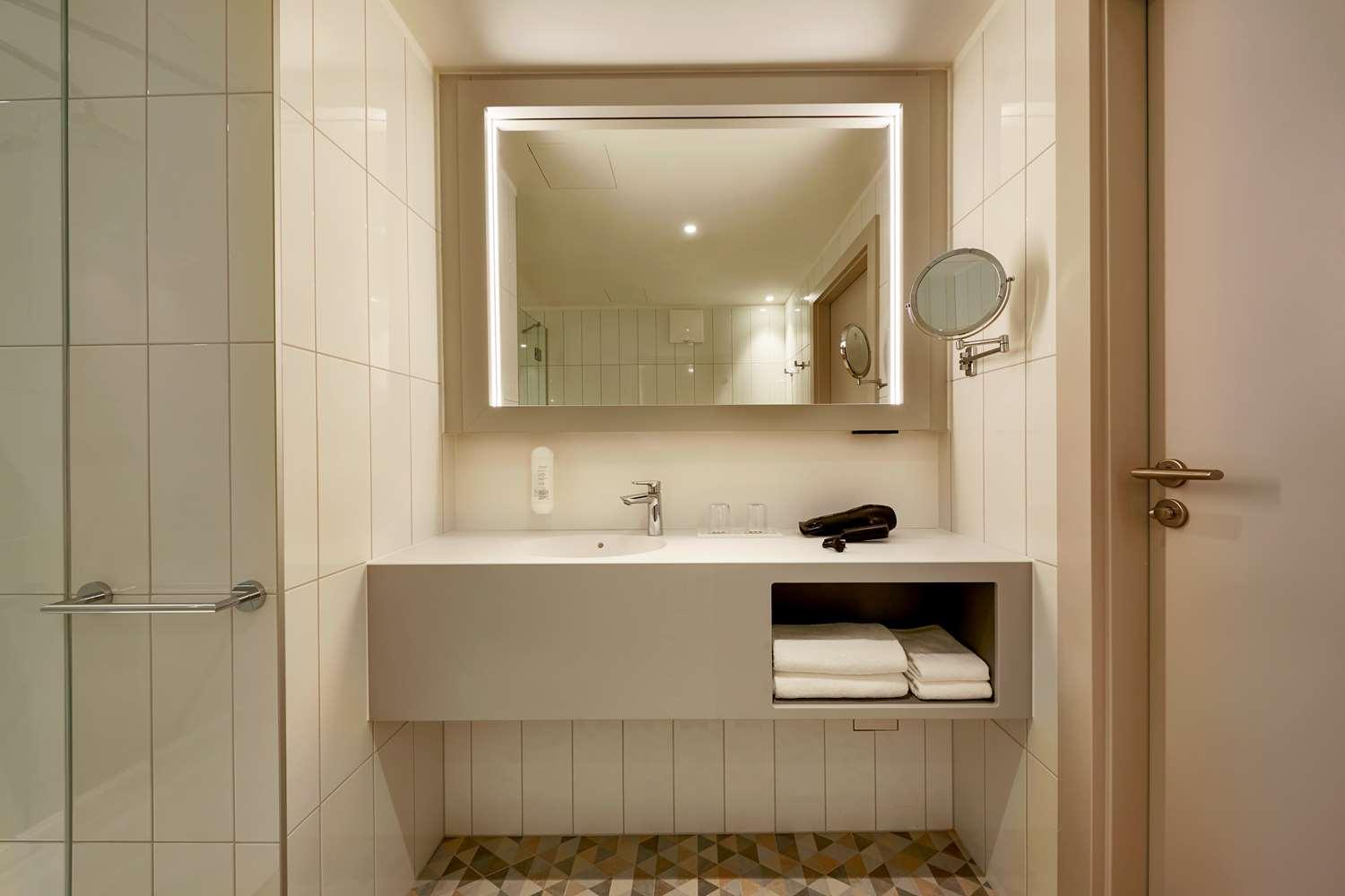 H+ Hotel Wien — 8