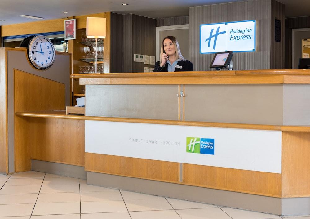 Holiday Inn Express London Luton Airport — 3