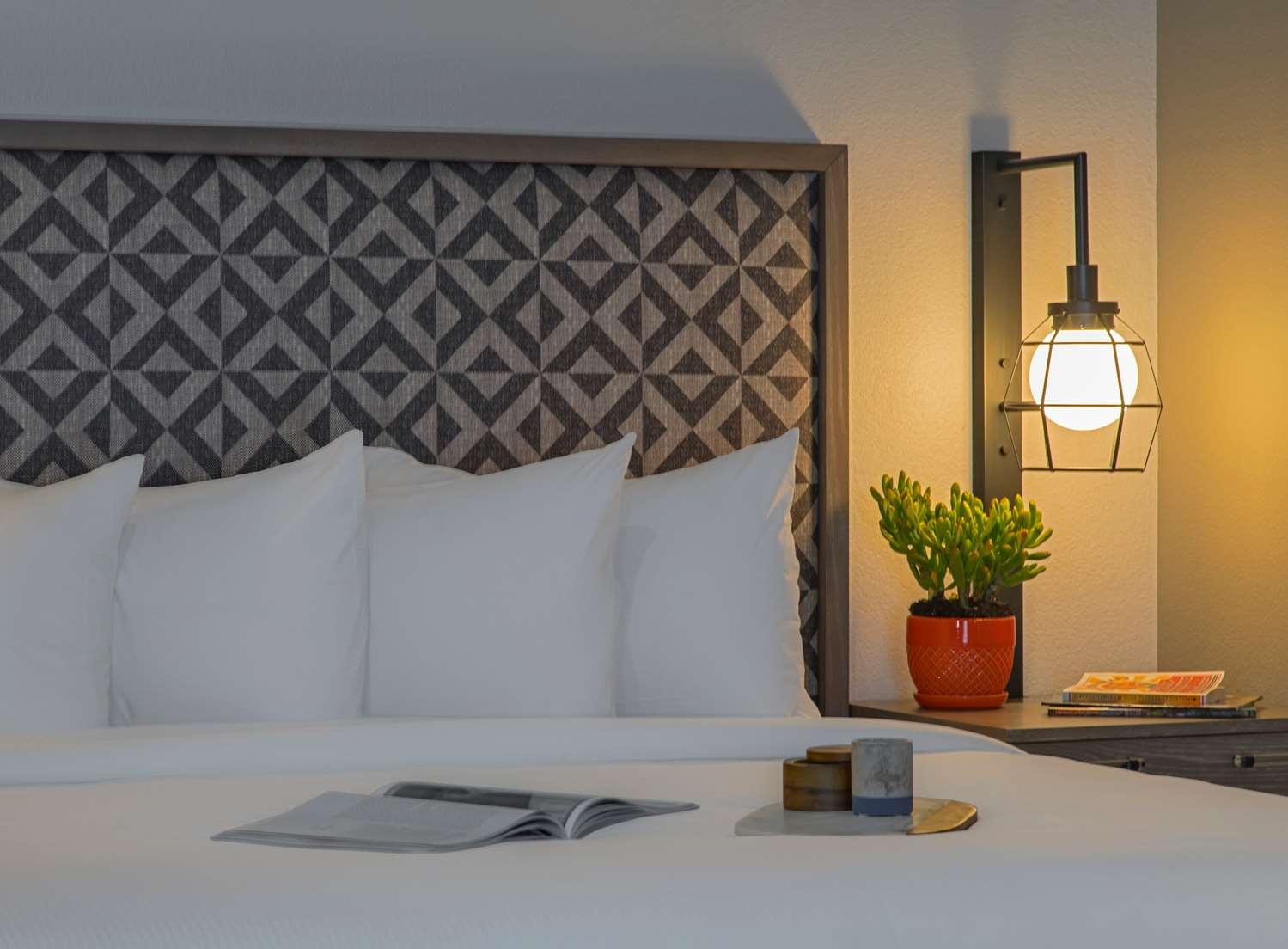 Doubletree By Hilton Austin — 6