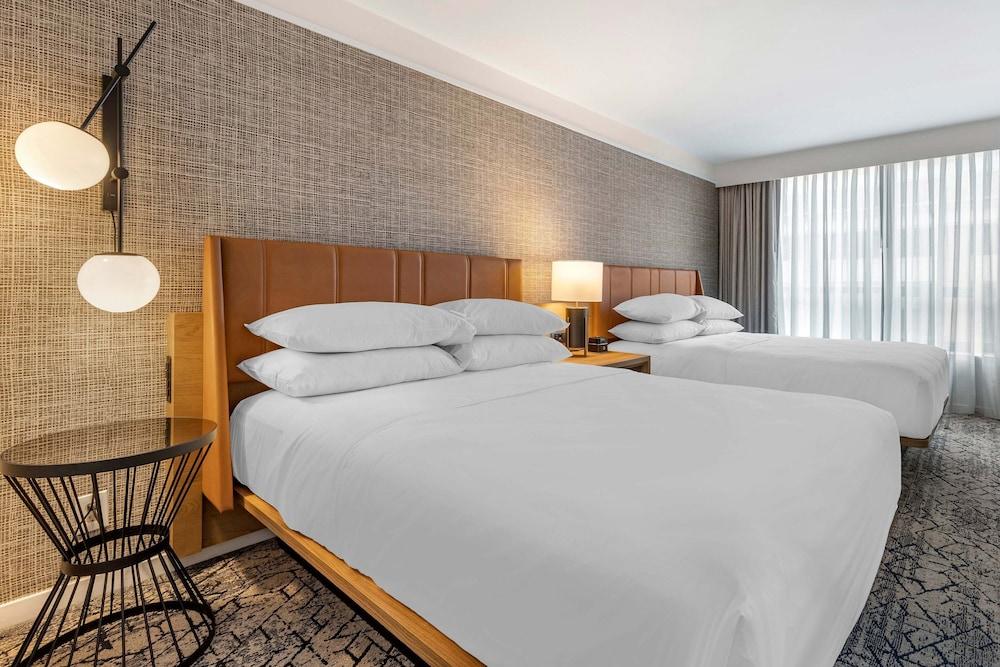 Sheraton Suites Old Town Alexandria — 9