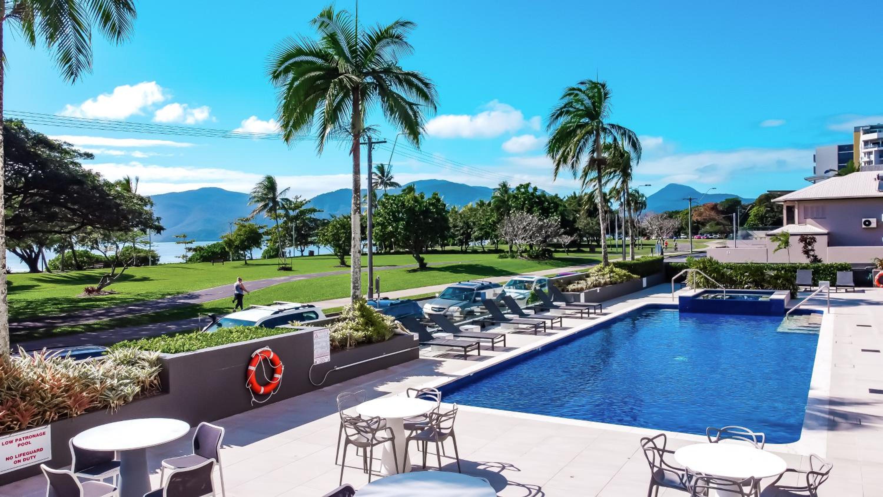 Cairns Harbourside Hotel — 2