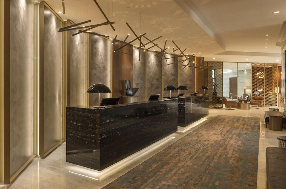 Sheraton Mall of the Emirates Hotel, Dubai — 8
