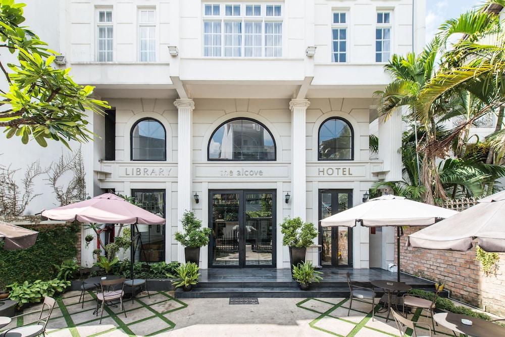 THE ALCOVE LIBRARY HOTEL — 8