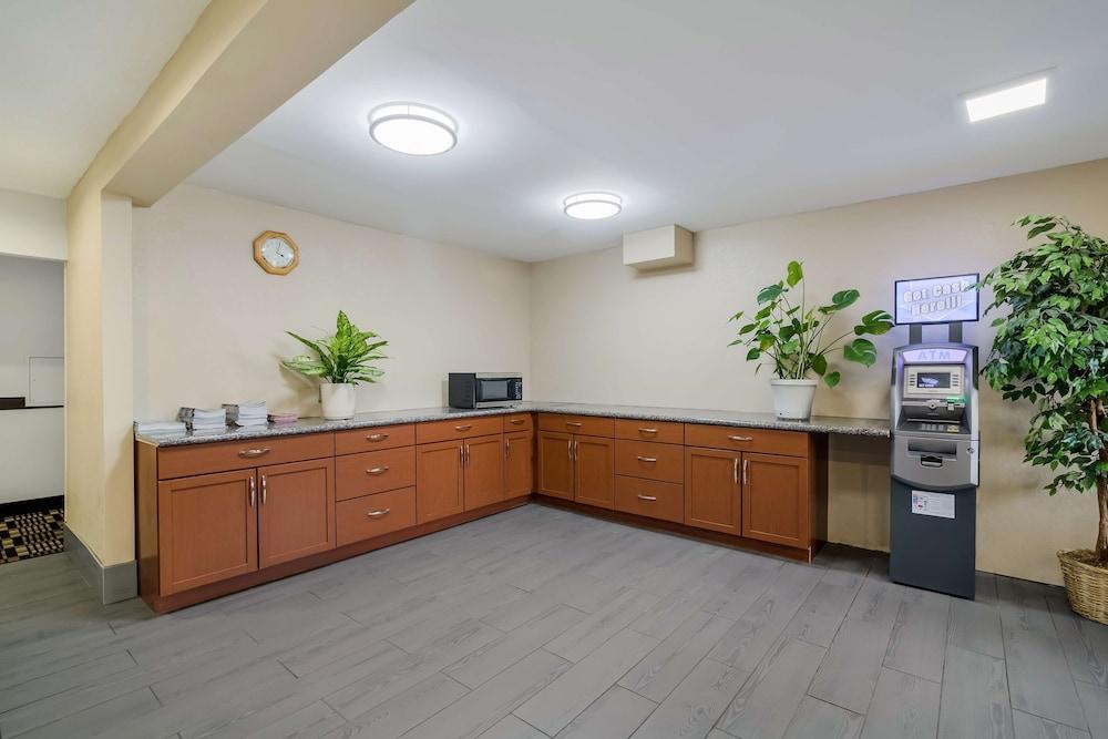 Americas Best Value Inn Fargo — 10