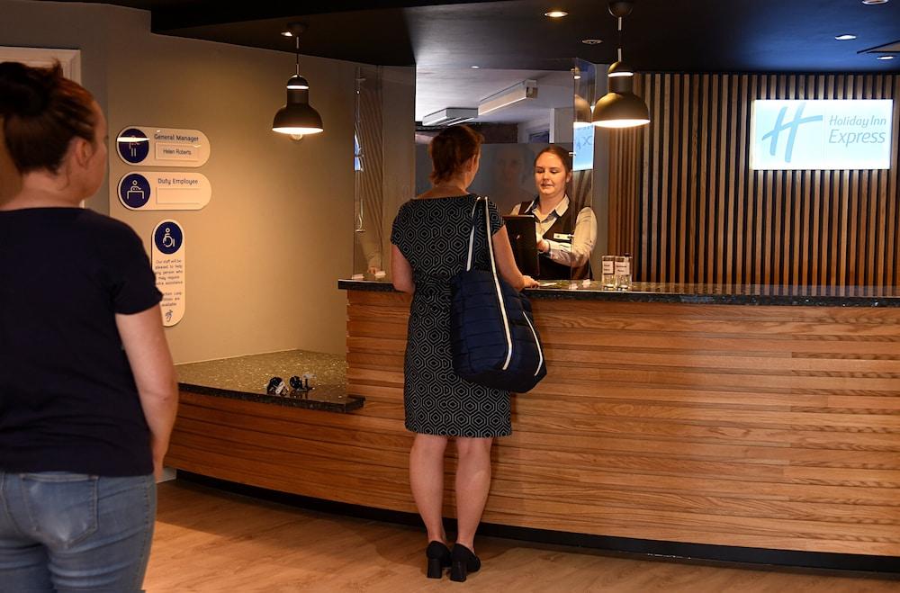 Holiday Inn Express Liverpool Royal Albert Dock — 9