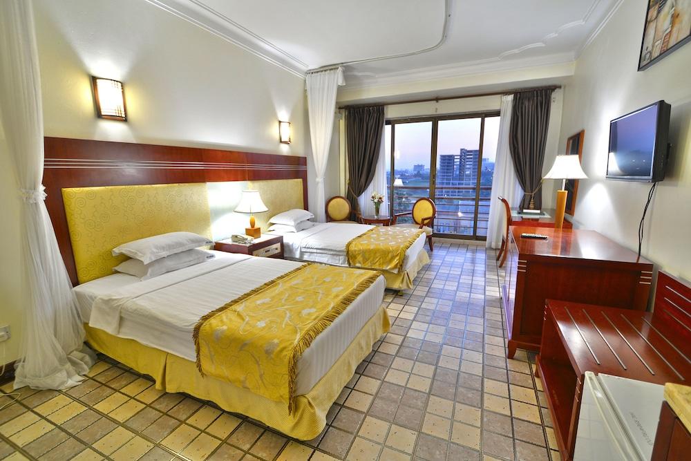 HOTEL AFRICANA — 10