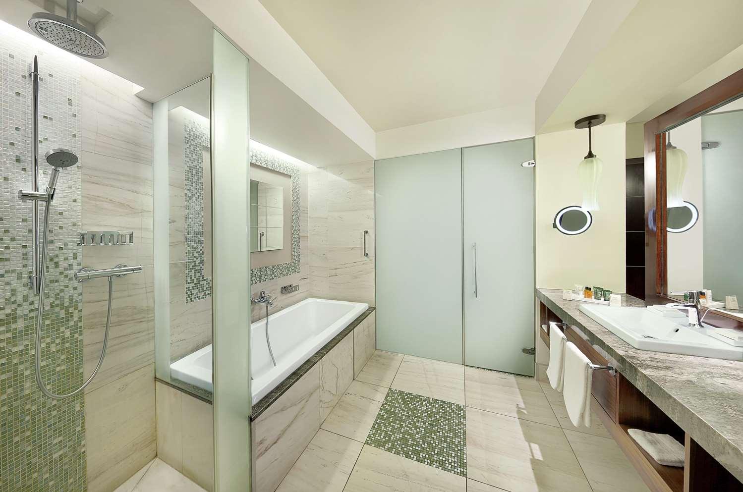 HILTON WINDHOEK 144836 — 4