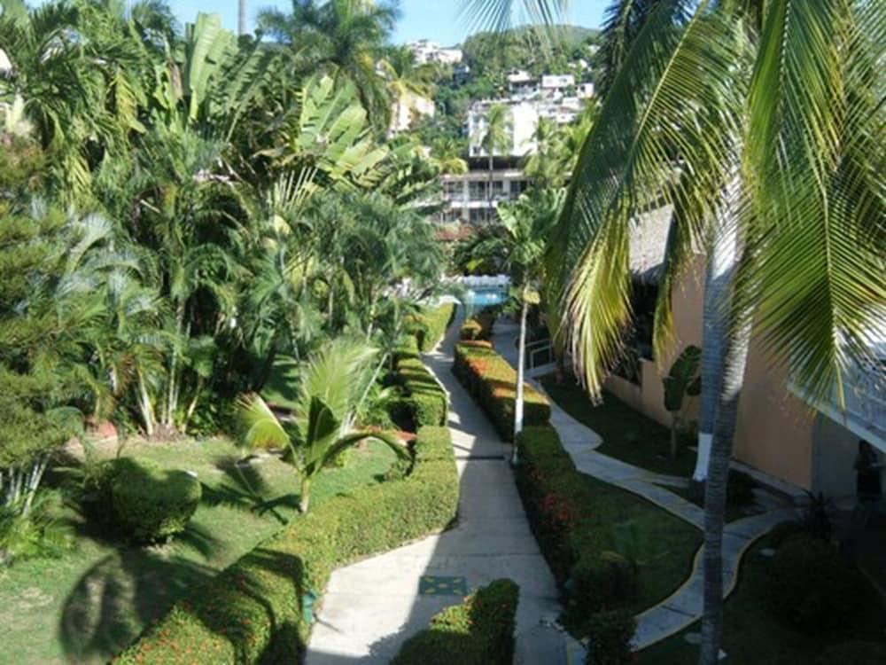 El Tropicano — 5