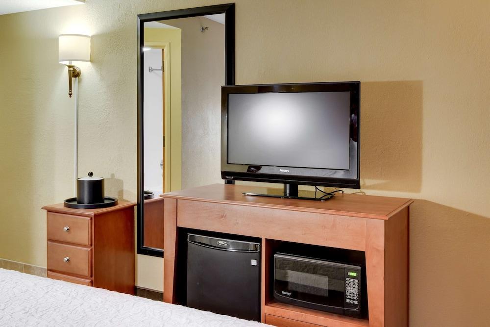 Wingate by Wyndham Cranberry — 10