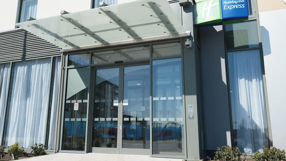 Holiday Inn Express Aberdeen Airport — 5