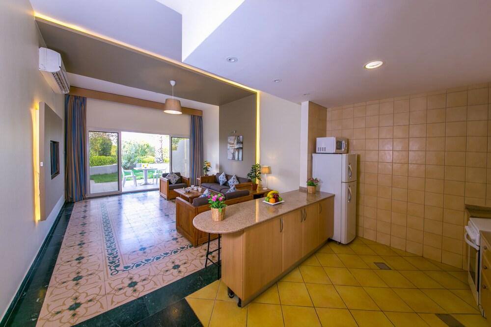 Copthorne Al Jahra Hotel & Resort — 8