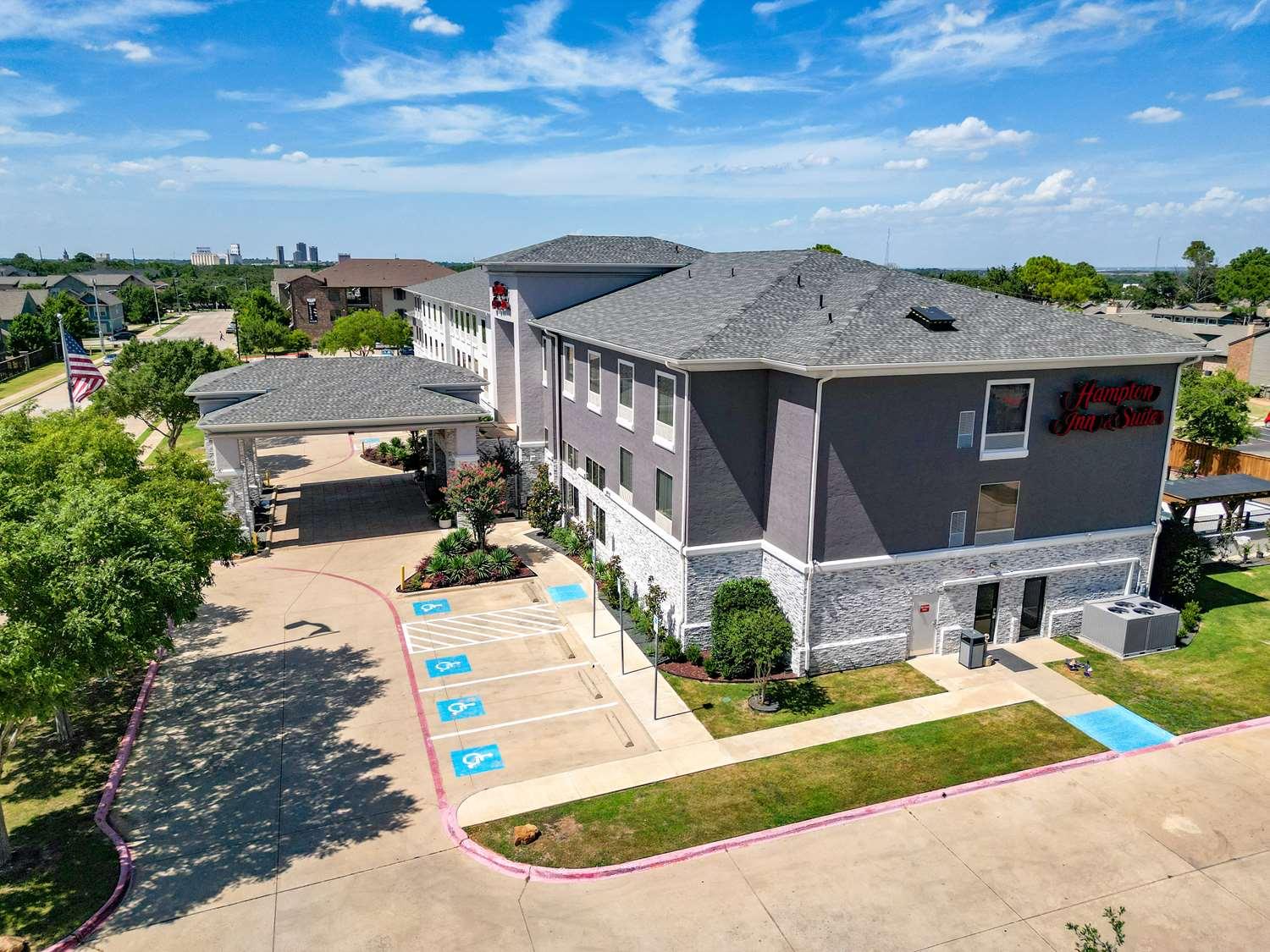 Hampton Inn & Suites Denton — 2
