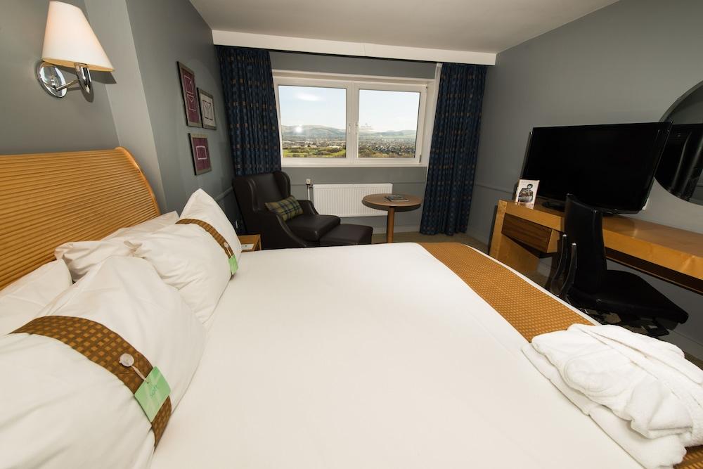 HOLIDAY INN EDINBURGH — 6