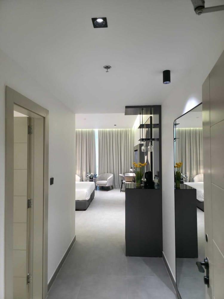 Copthorne Hotel Sharjah — 8