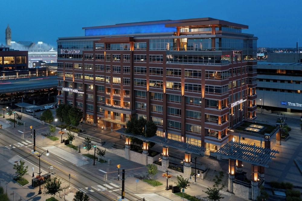 Courtyard Buffalo Downtown / Canalside — 1