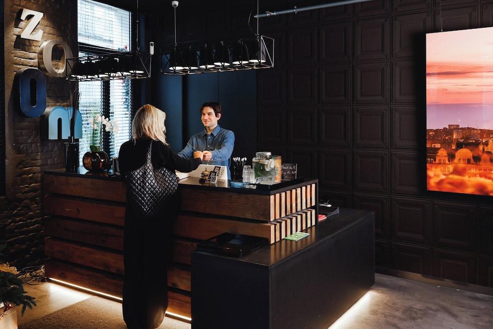 Zoom Hotel — 9