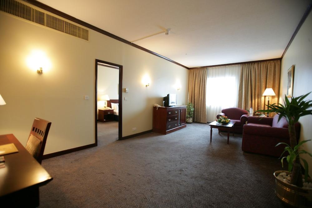 Rolla Suites Hotel (ex J5 Bur Dubai Hotel) — 9