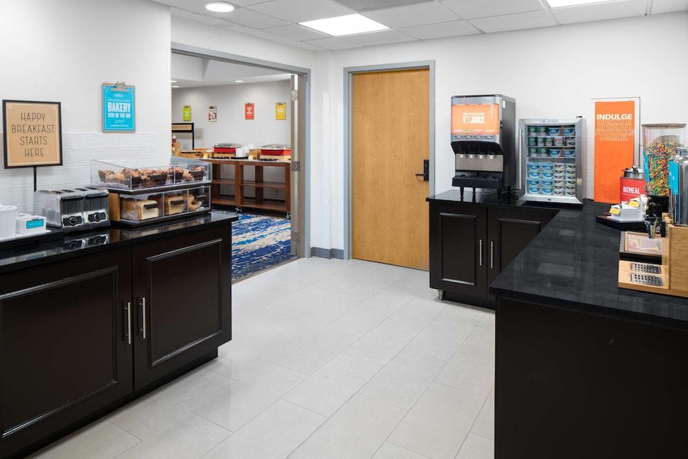 Hampton Inn Austin North At I - 35 & Hwy 183 — 10